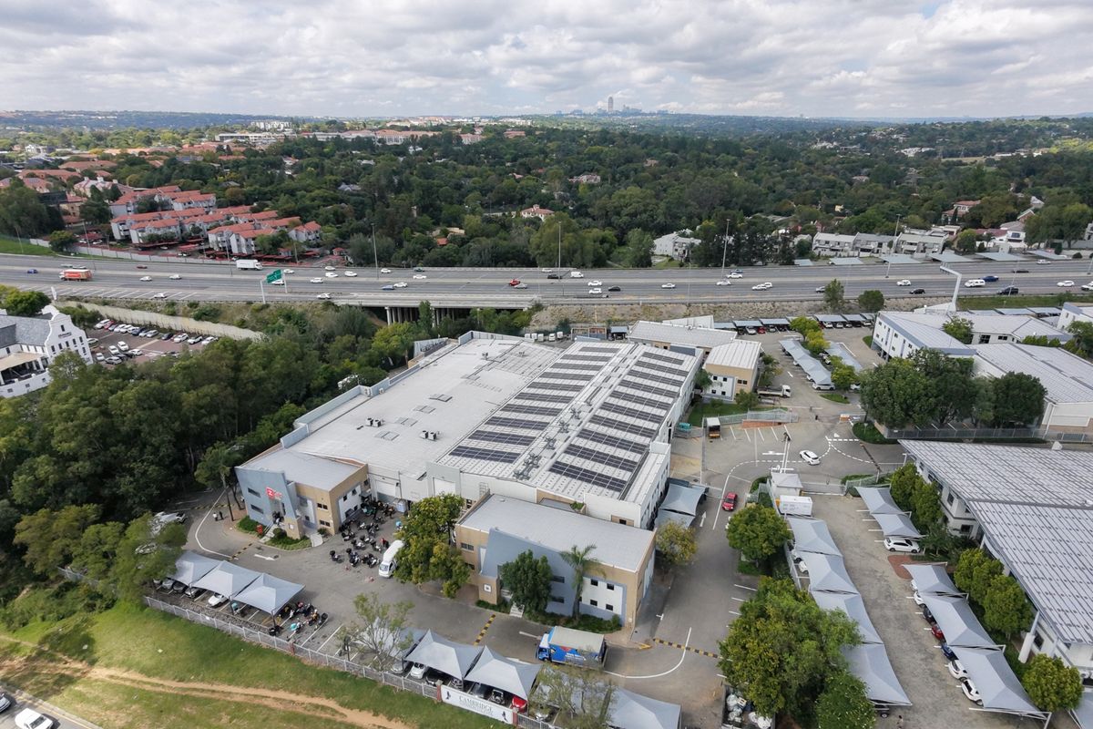 Warehouse to let in Paulshof - Photo 2