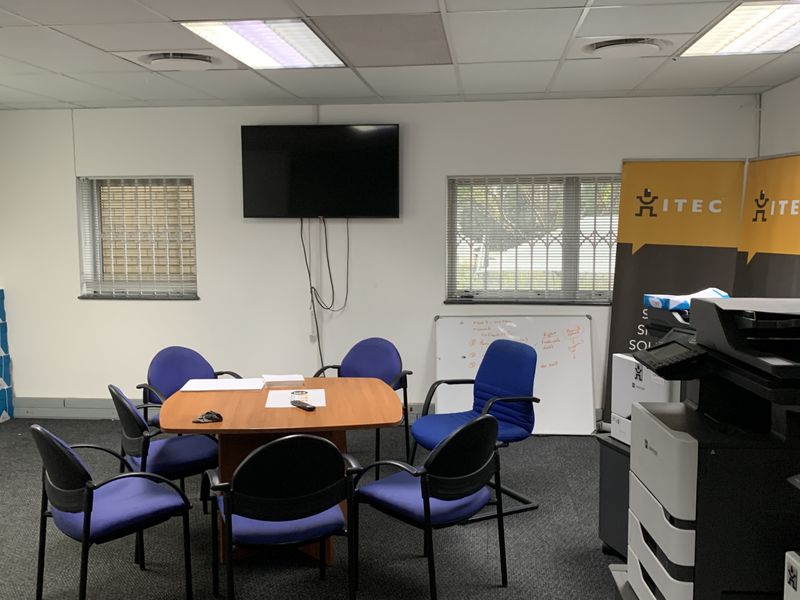 Warehouse to let in Paulshof - Photo 6