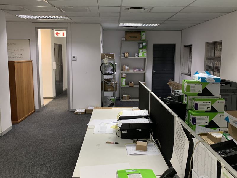 Warehouse to let in Paulshof - Photo 5