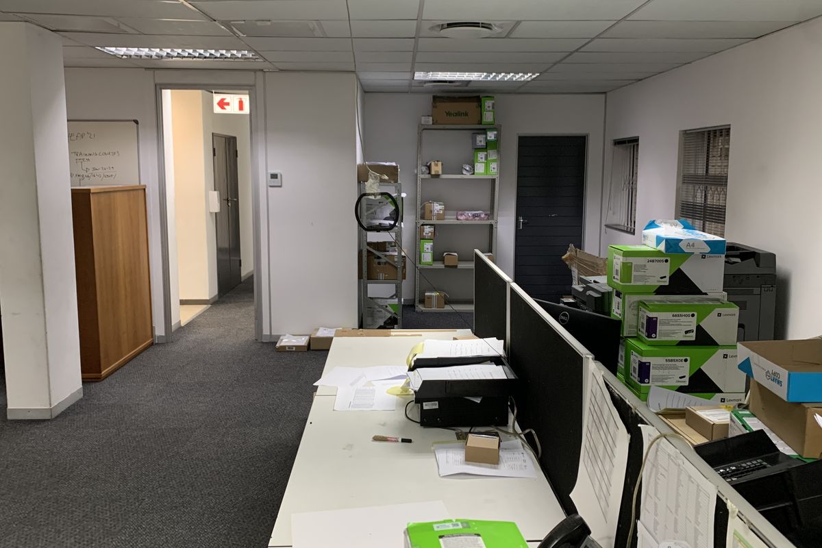 Warehouse to let in Paulshof - Photo 5