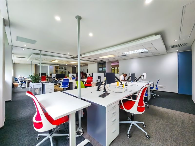 272m2 Collaborative Office to Let in Design Quarter - Photo 8