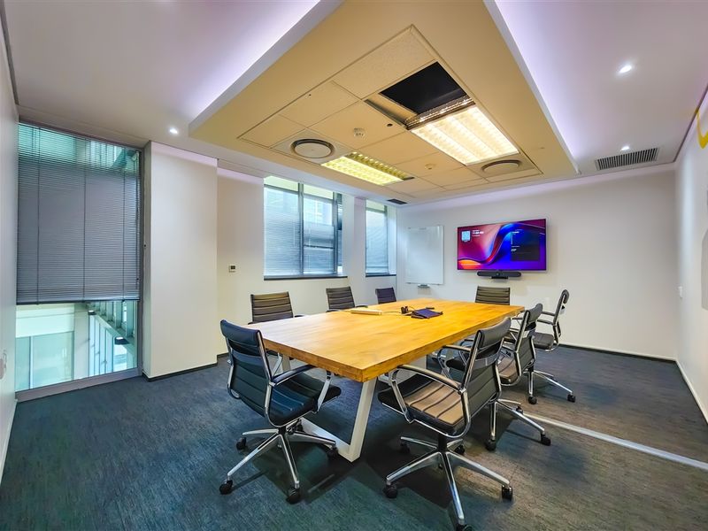 272m2 Collaborative Office to Let in Design Quarter - Photo 3