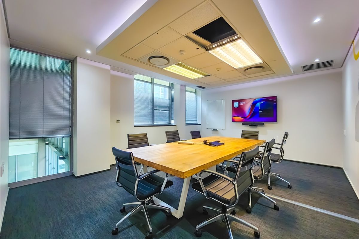 272m2 Collaborative Office to Let in Design Quarter - Photo 3