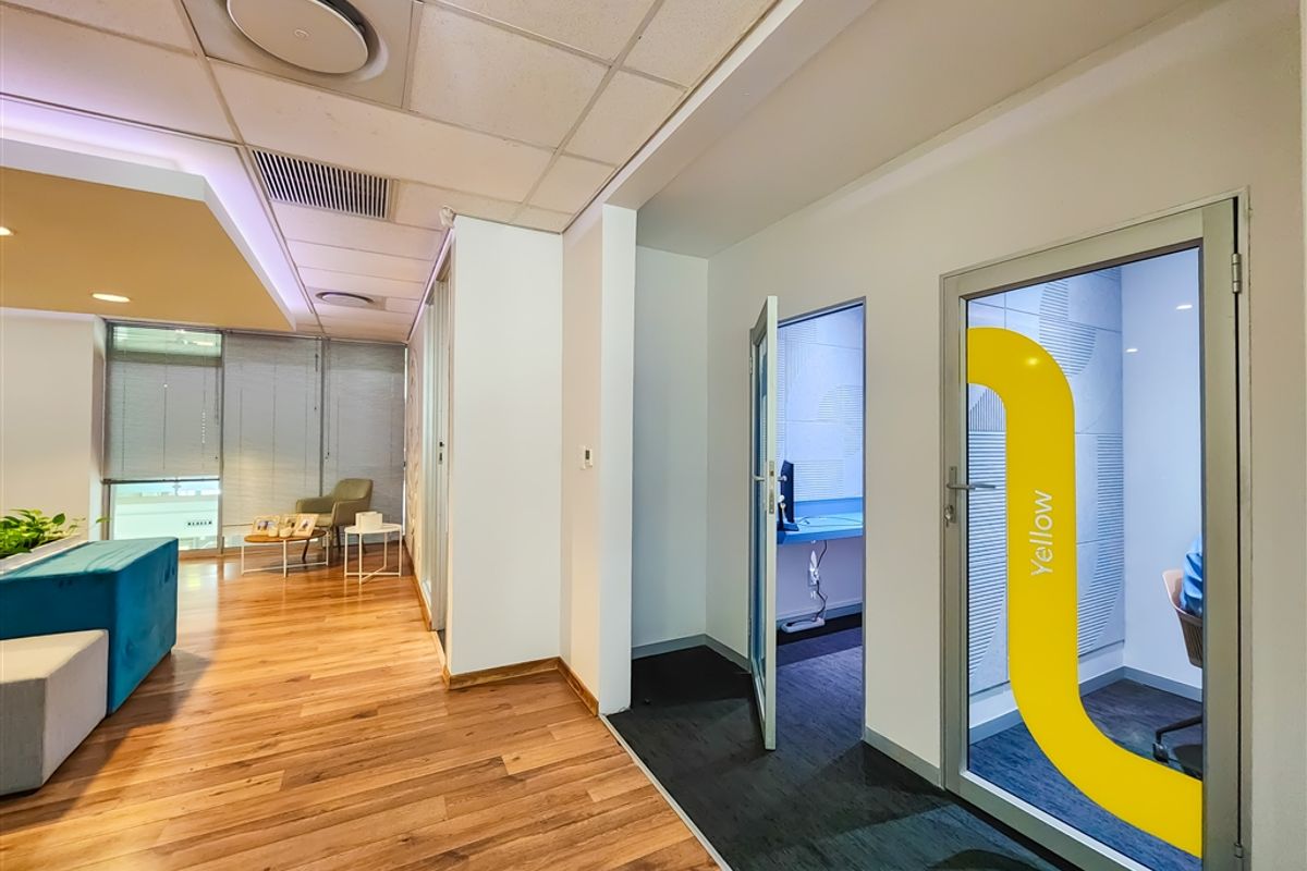 272m2 Collaborative Office to Let in Design Quarter - Photo 5