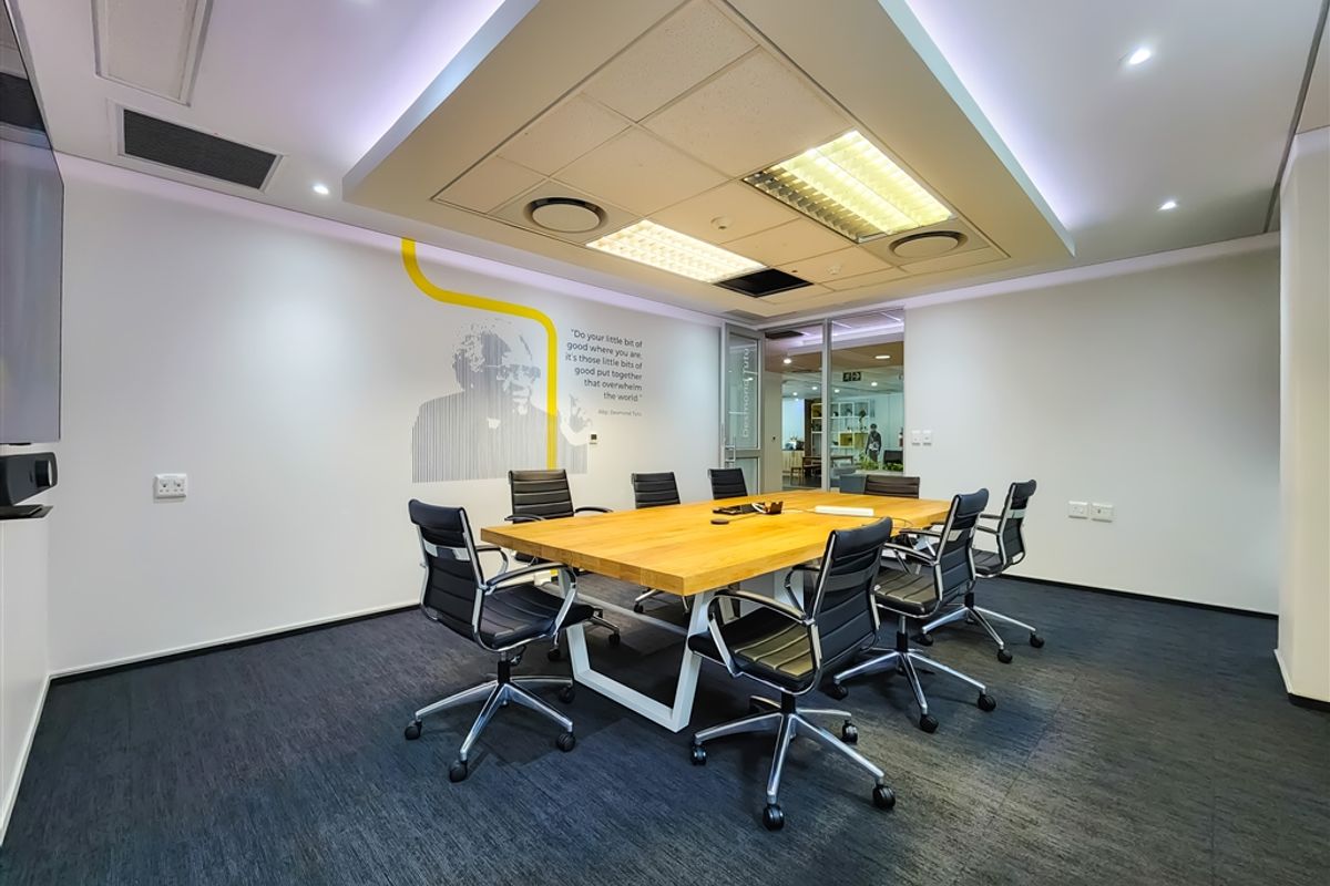 272m2 Collaborative Office to Let in Design Quarter - Photo 4