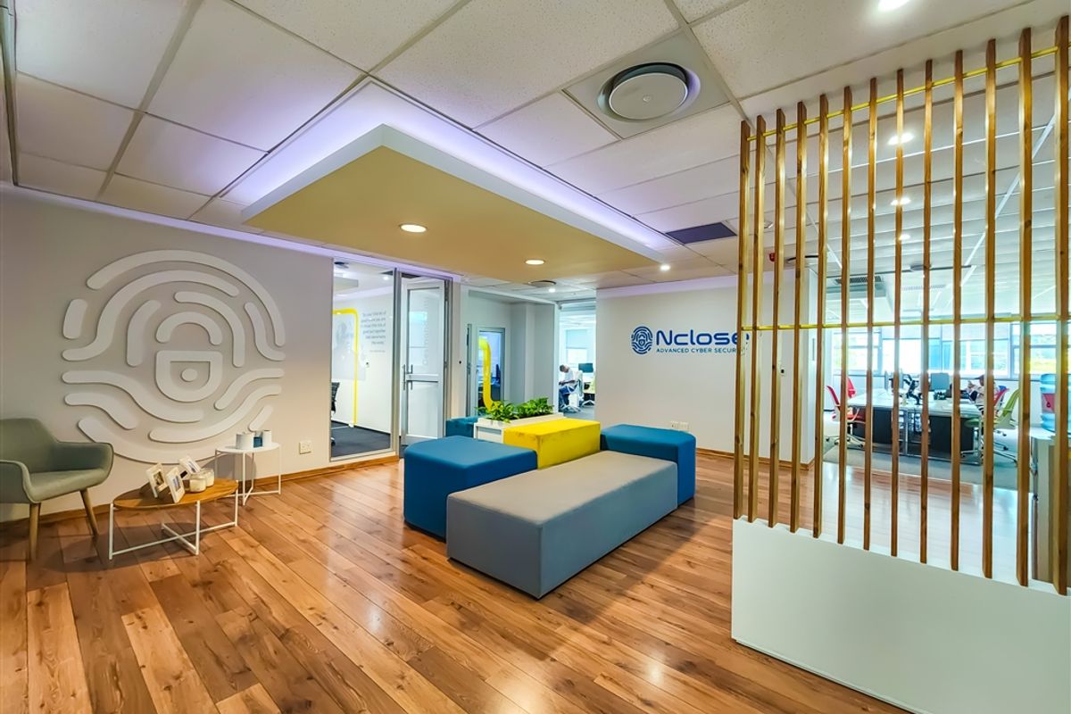 272m2 Collaborative Office to Let in Design Quarter - Photo 2