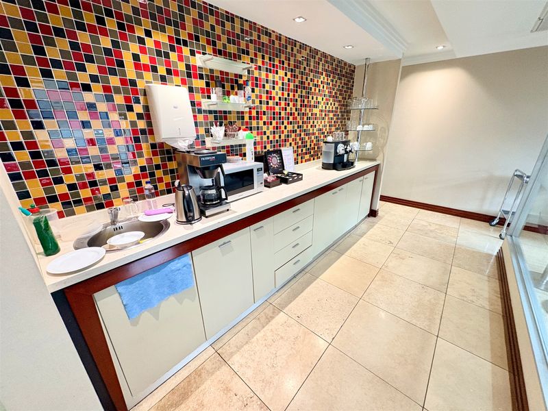 244m2 office space to let in Melrose Arch - Photo 3