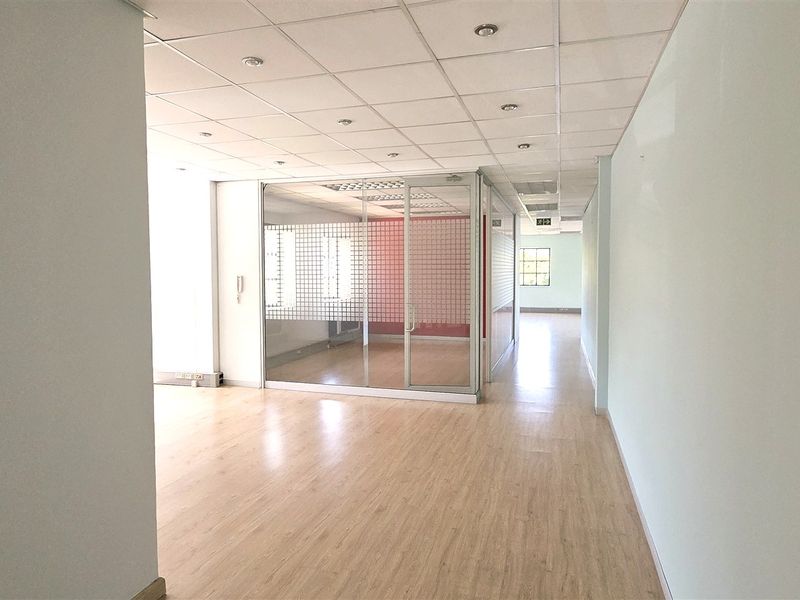 Office space to let in Peter Place Office Park - Photo 2