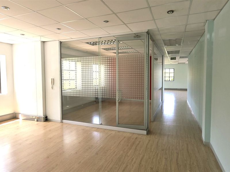 Office space to let in Peter Place - Photo 3