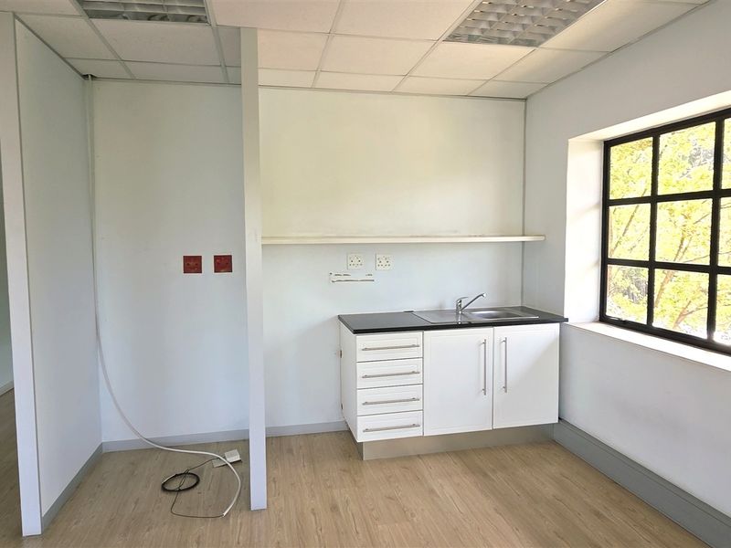 Office space to let in Peter Place - Photo 9