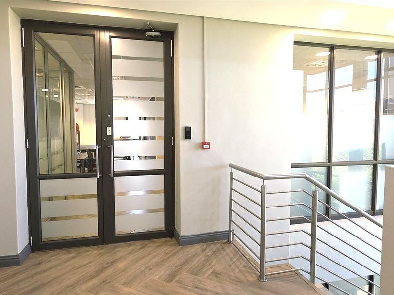 Modern Office space to let in Bryanston - Photo 2