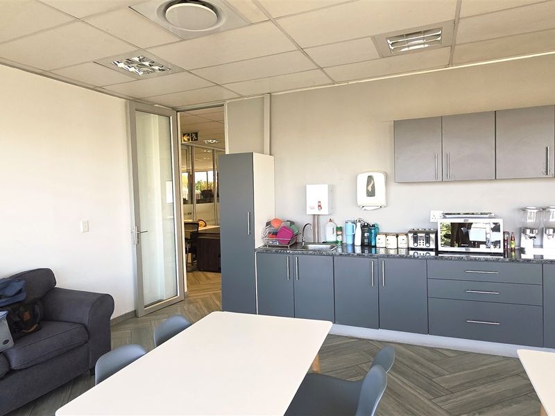 Modern Office space to let in Bryanston - Photo 3