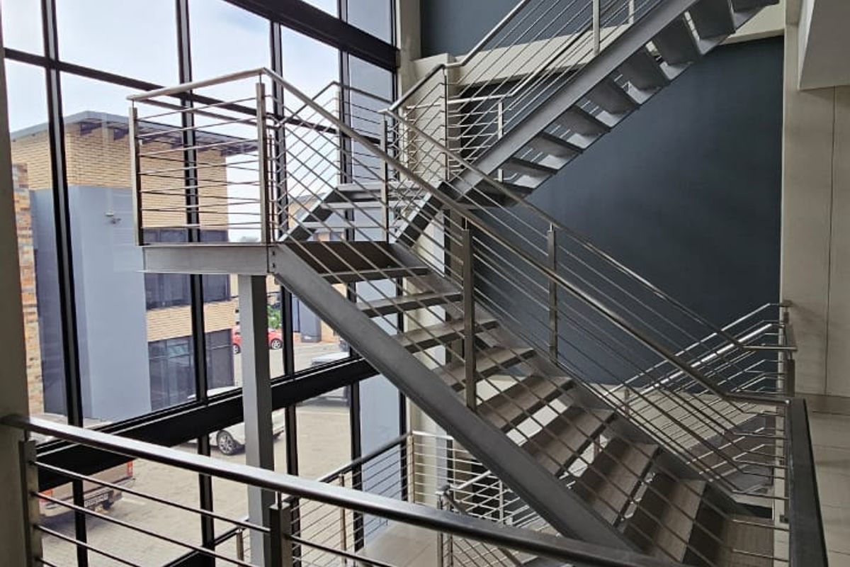 1371m2 Office Block for Sale - Photo 4