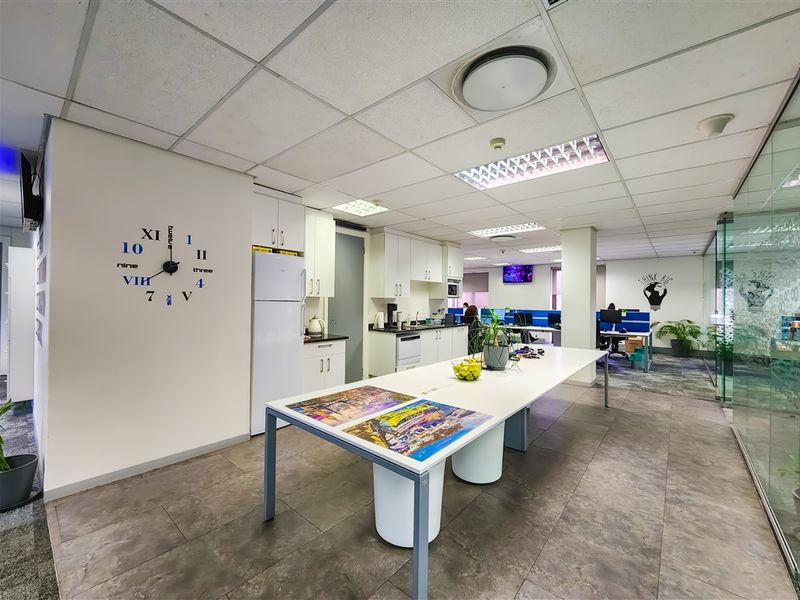 275m2 Ultra Modern Office to Let in The Pivot - Photo 9