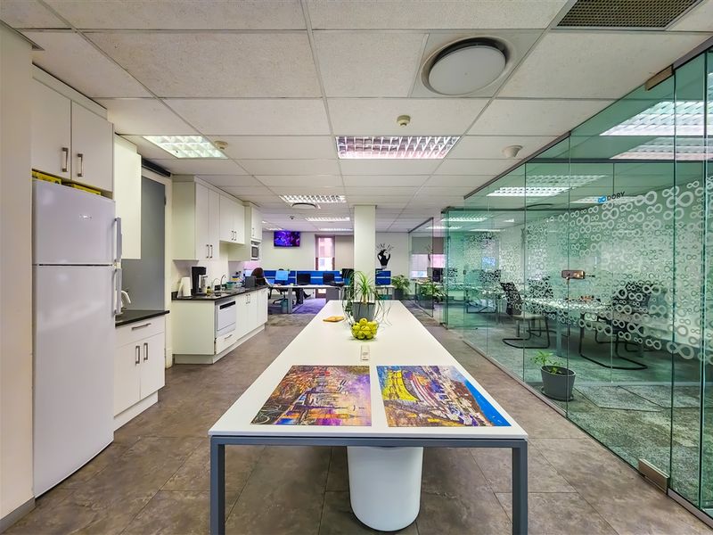 275m2 Ultra Modern Office to Let in The Pivot - Photo 8