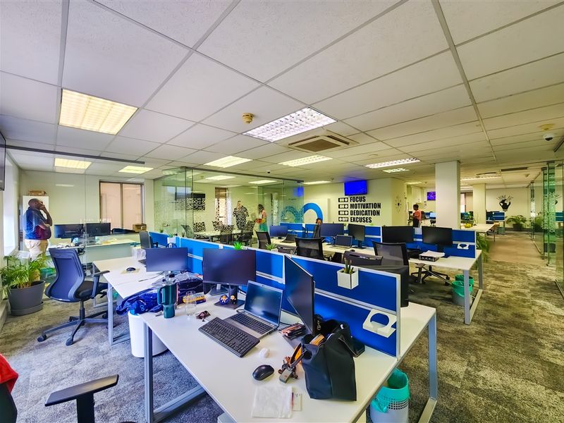 275m2 Ultra Modern Office to Let in The Pivot - Photo 6