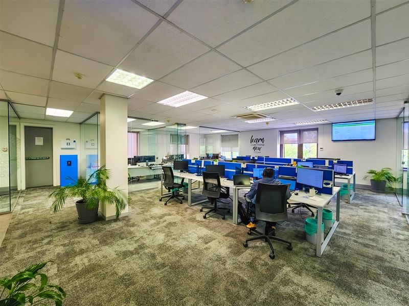 275m2 Ultra Modern Office to Let in The Pivot - Photo 5