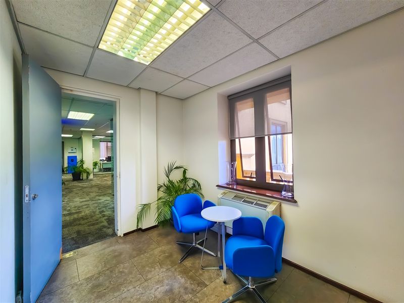 275m2 Ultra Modern Office to Let in The Pivot - Photo 2