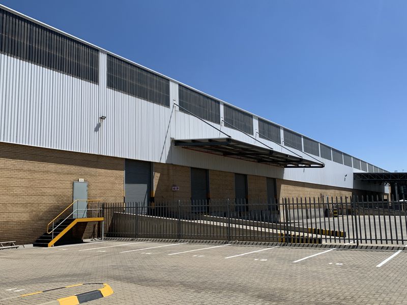 Warehouse to let in Gosforth Park - Photo 2