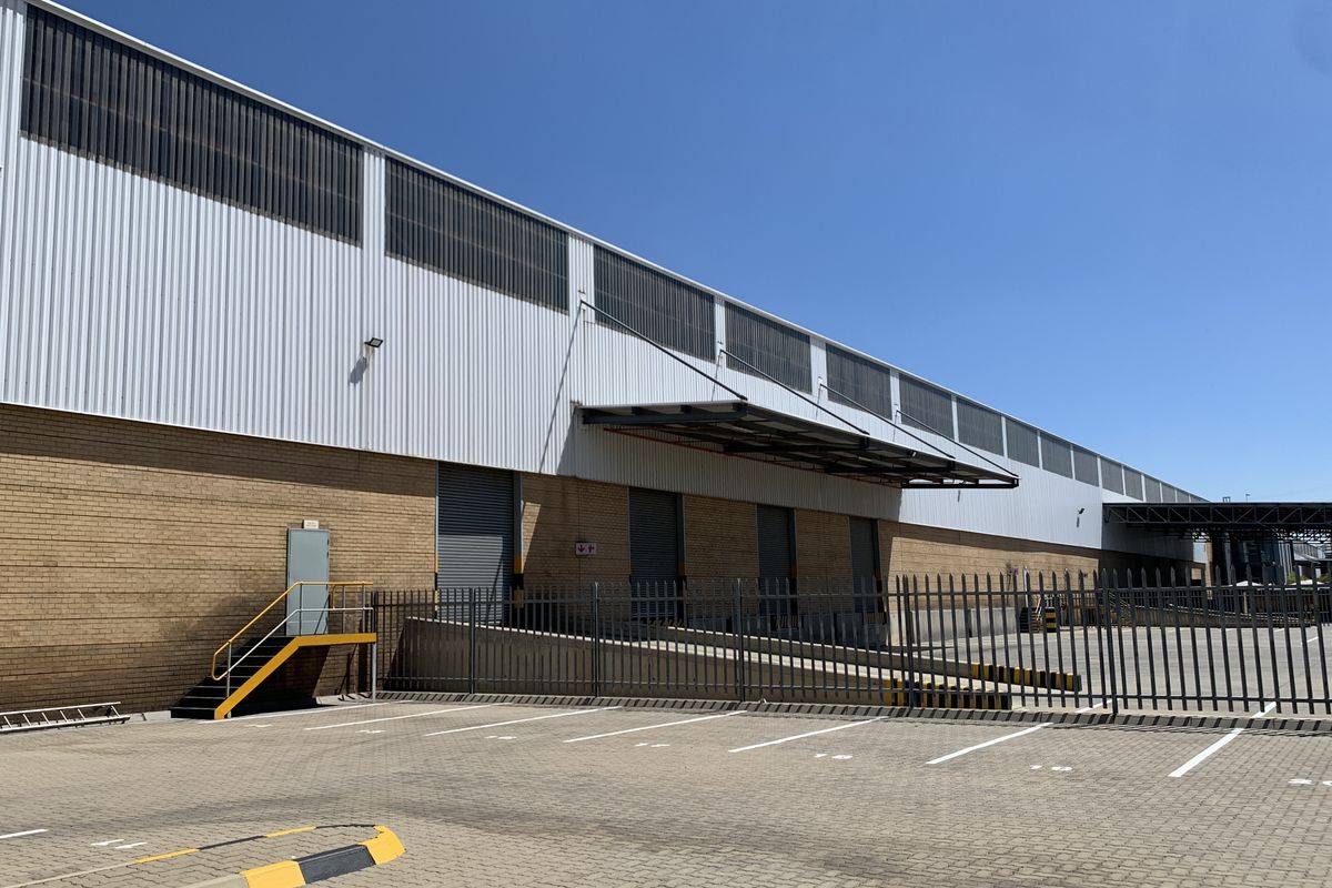 Warehouse to let in Gosforth Park - Photo 2