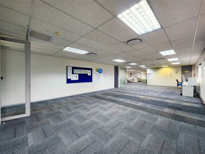 688m2 First Floor Office to Let in Valley View Office Park - Photo 10