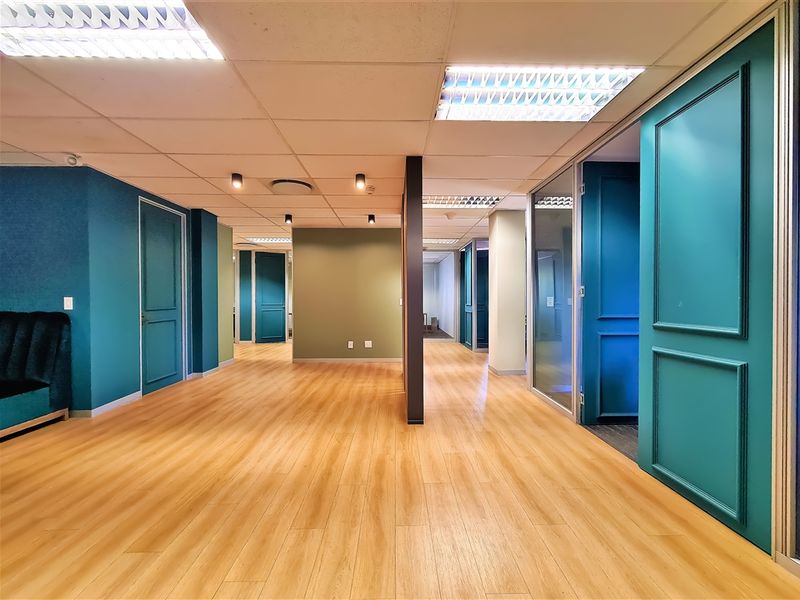 230m2 Sophisticated Office to Let in Fourways - Photo 2
