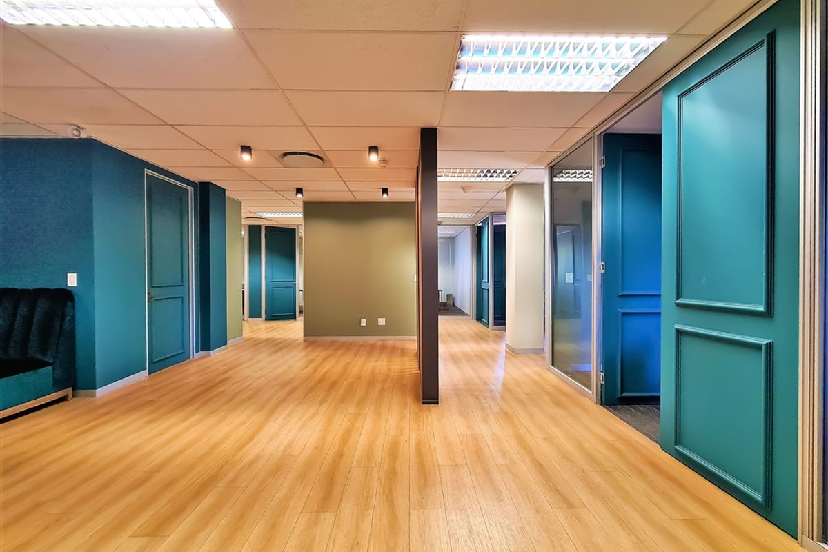 230m2 Sophisticated Office to Let in Fourways - Photo 2