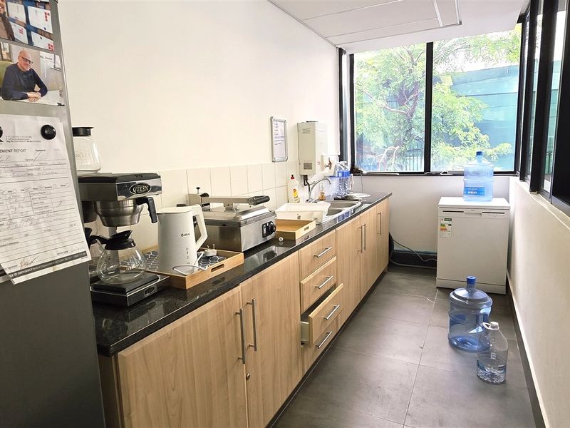 Modern offices to let in Rivonia Boulevard - Photo 6