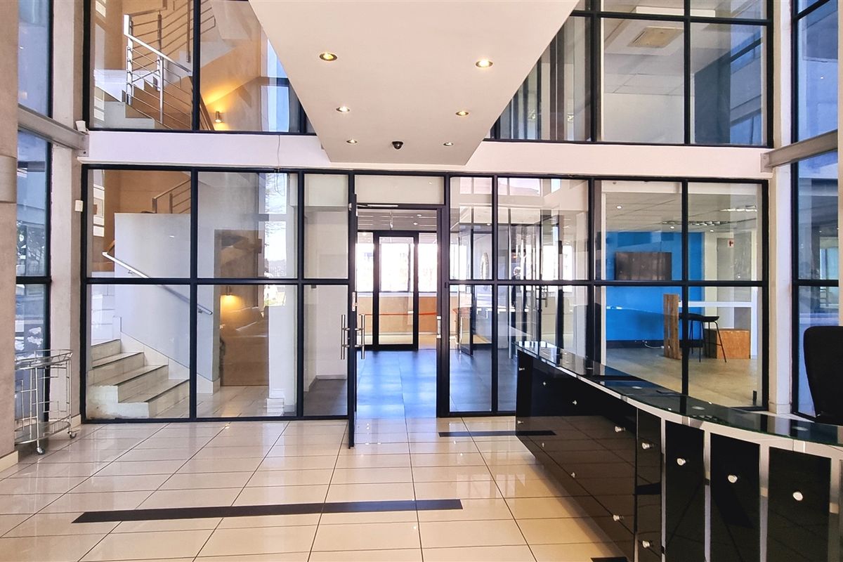 Modern offices to let in Rivonia Boulevard - Photo 2