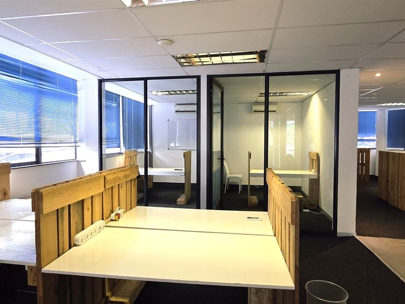 Modern offices to let in Rivonia Boulevard - Photo 8