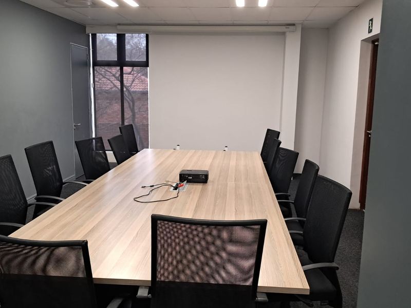 1371m2 Office Block to Let - Photo 10