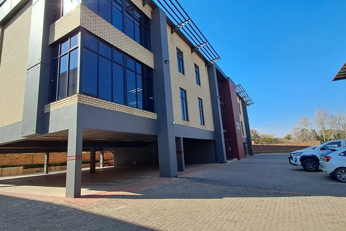 1371m2 Office Block to Let - Photo 3