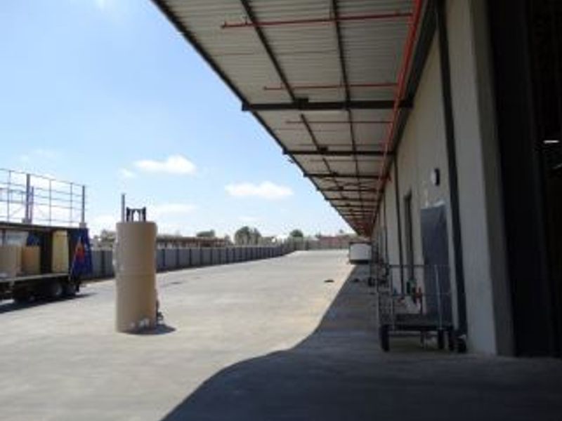Warehouse to let in Pomona - Photo 7
