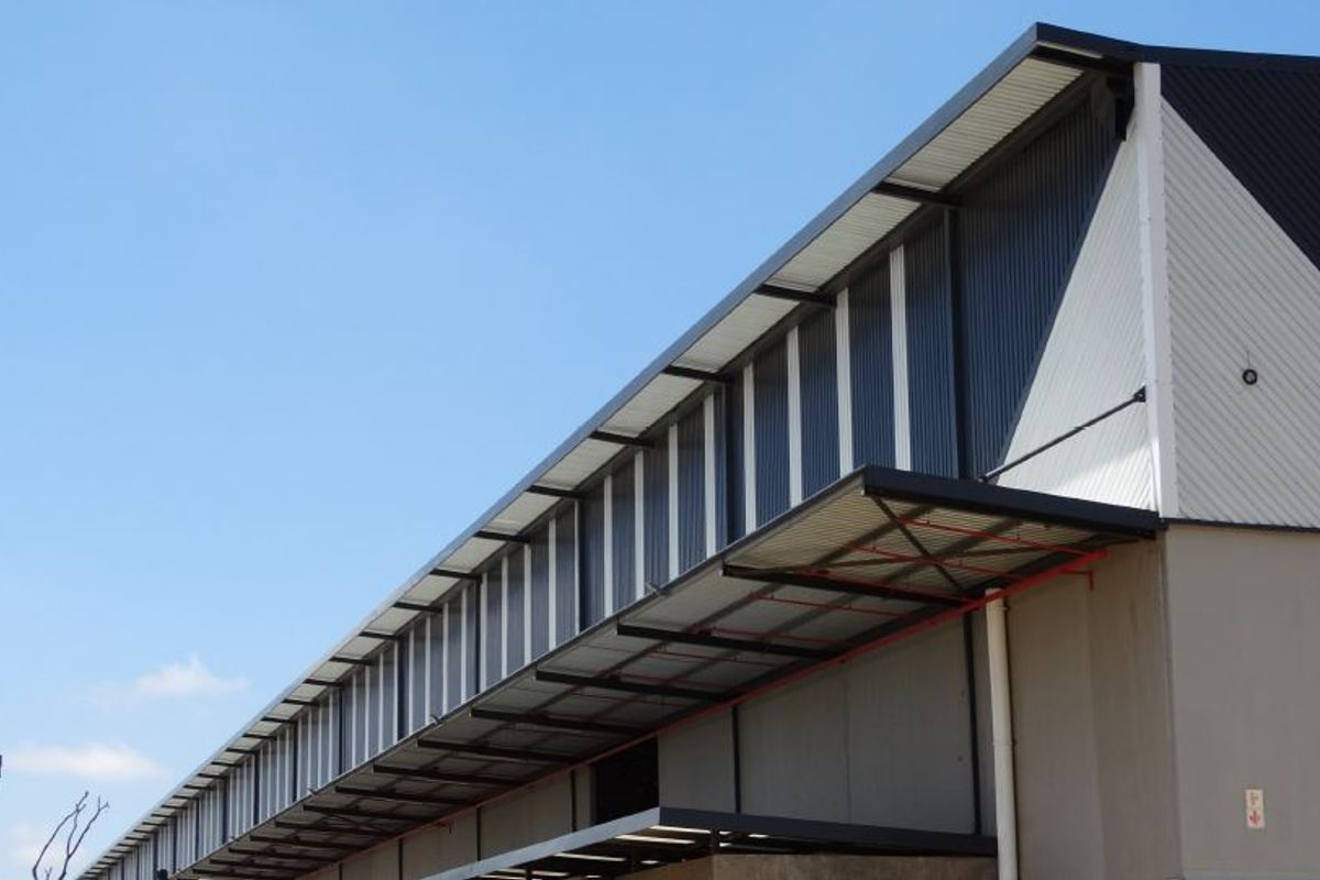 Warehouse to let in Pomona - Photo 3