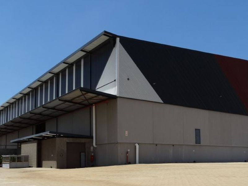 Warehouse to let in Pomona - Photo 4