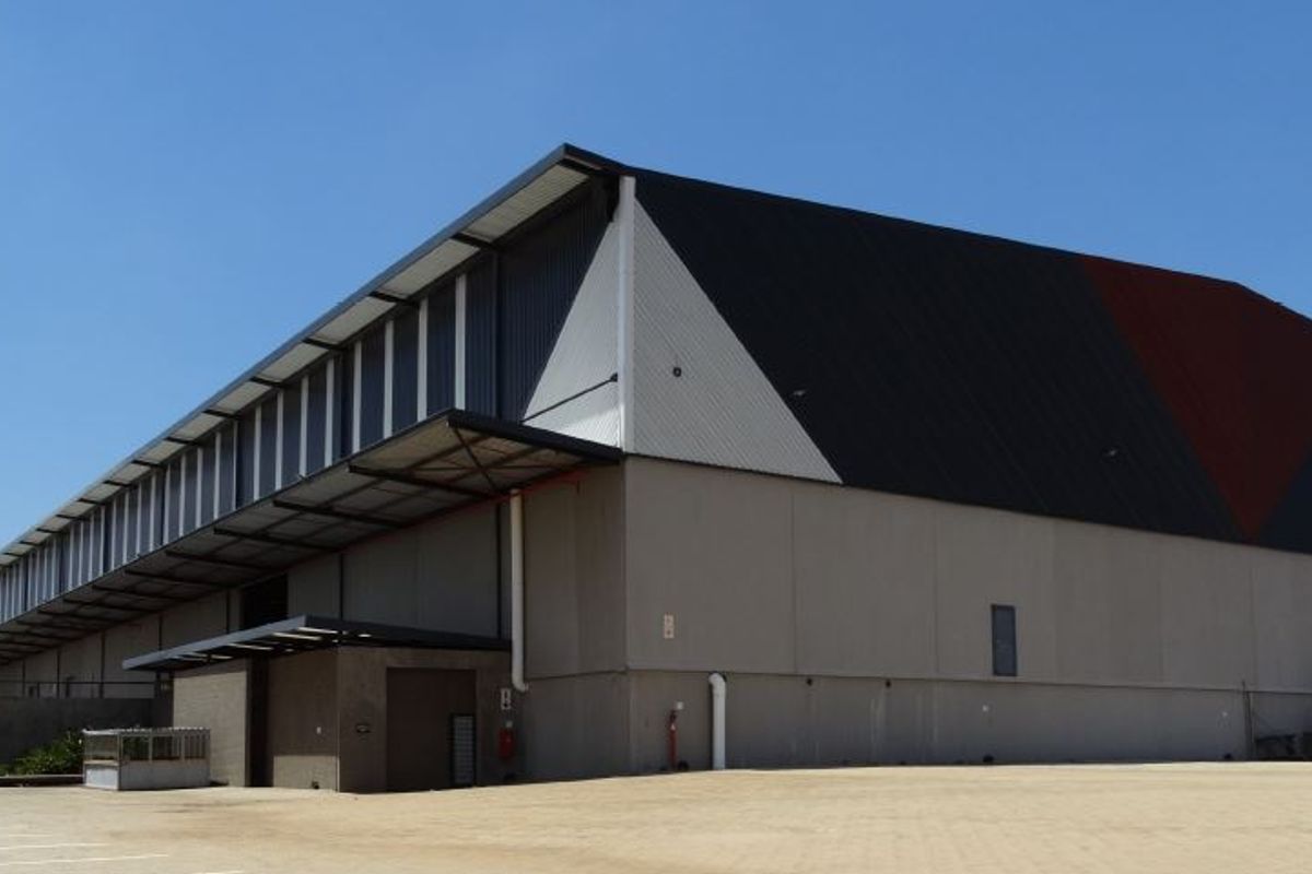 Warehouse to let in Pomona - Photo 4