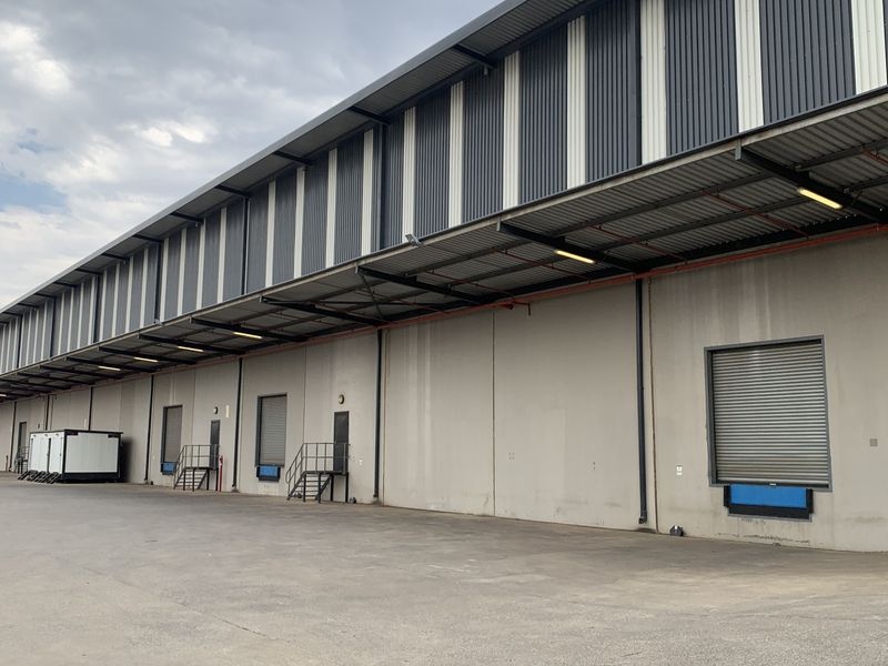 Warehouse to let in Pomona - Photo 5