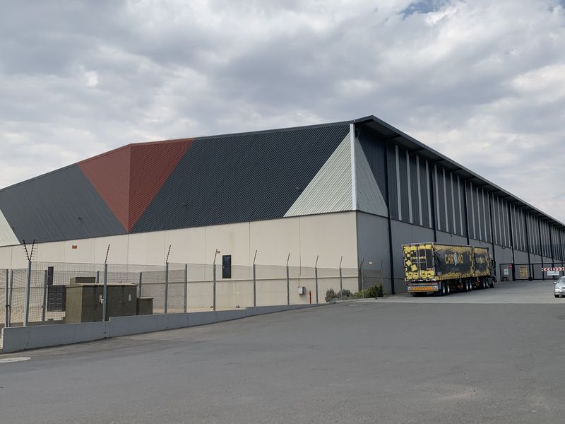 Warehouse to let in Pomona - Photo 2