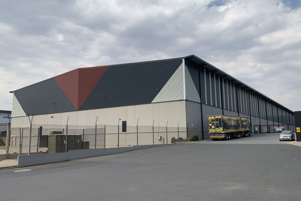 Warehouse to let in Pomona - Photo 2