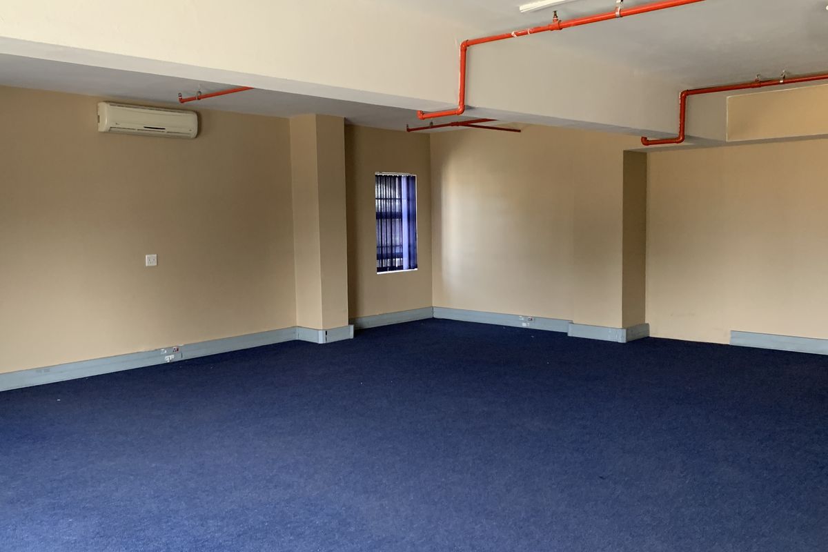 Warehouse to let in Pomona - Photo 5