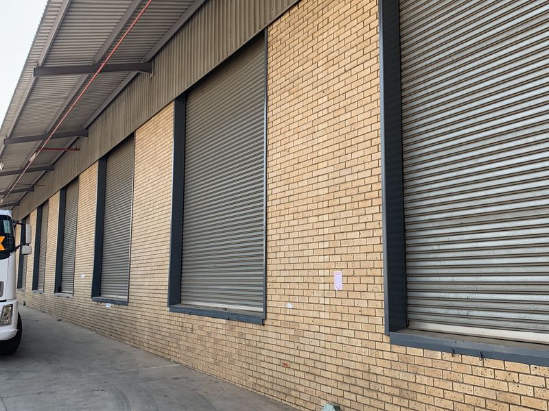 Warehouse to let in Pomona - Photo 3