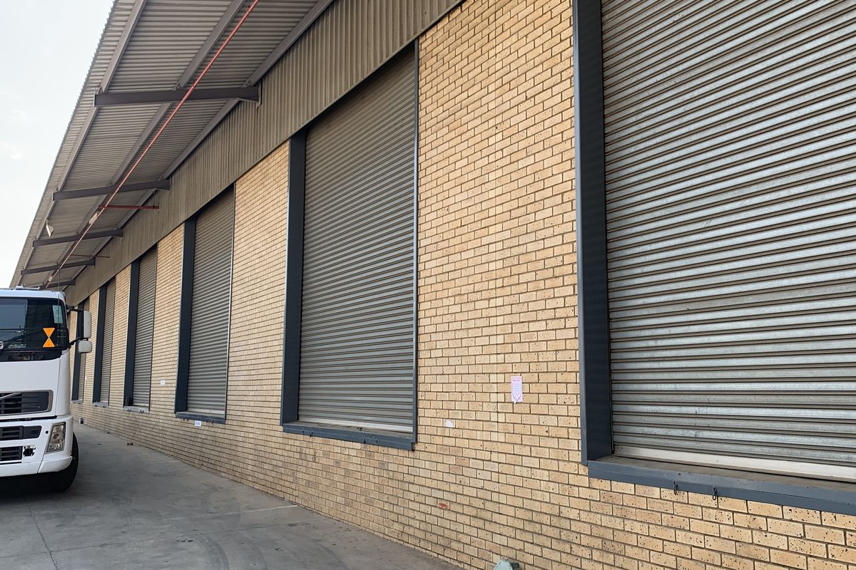 Warehouse to let in Pomona - Photo 3