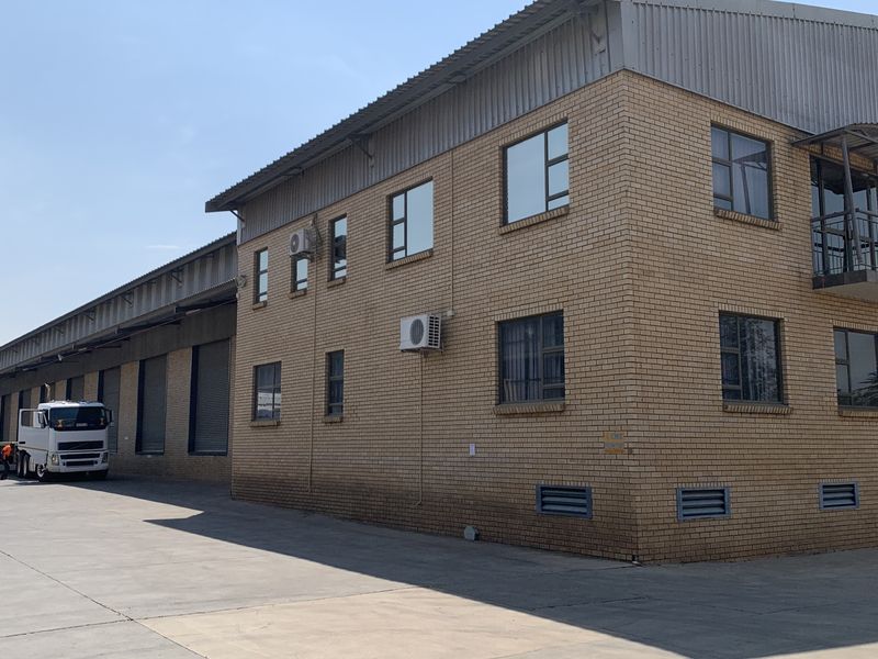 Warehouse to let in Pomona - Photo 2