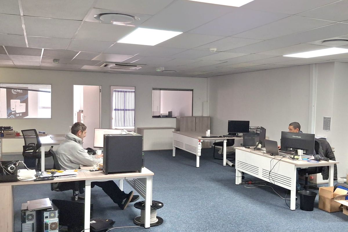 1090m2 Warehouse with sizeable Office Component To Let - Photo 5