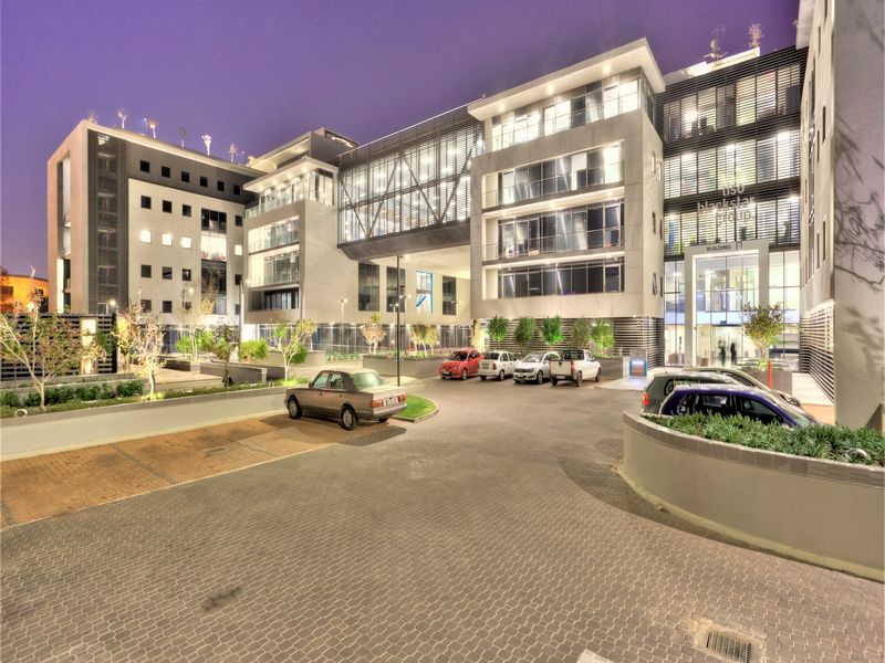 248m2 office space to let in Parktown - Photo 10