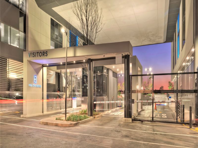 248m2 office space to let in Parktown - Photo 9