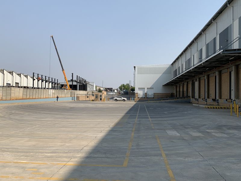 Warehouse to let in Elandsfontein - Photo 9