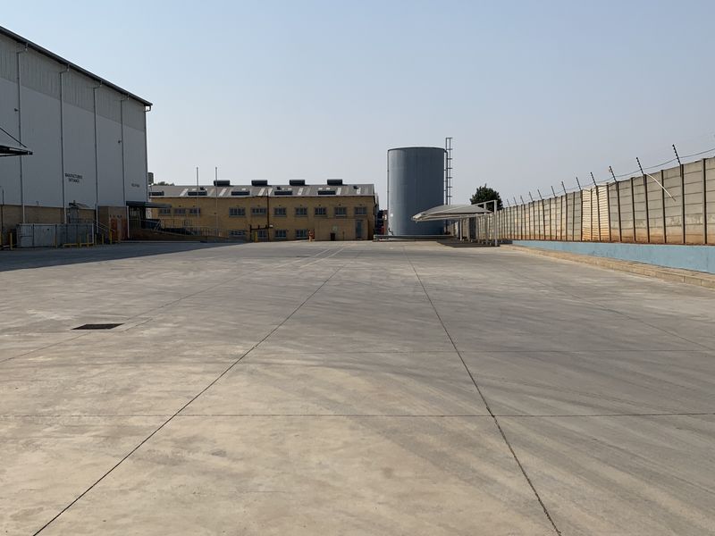 Warehouse to let in Elandsfontein - Photo 5