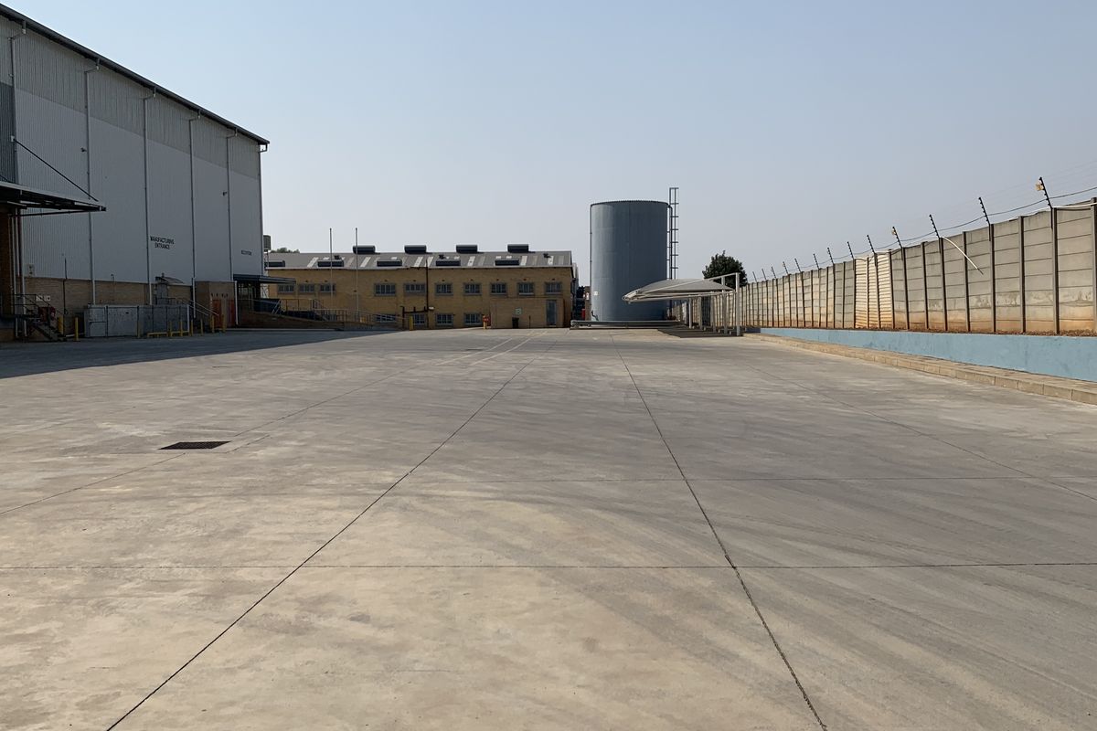 Warehouse to let in Elandsfontein - Photo 5