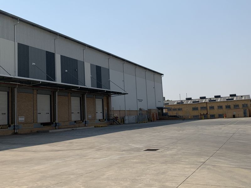 Warehouse to let in Elandsfontein - Photo 4
